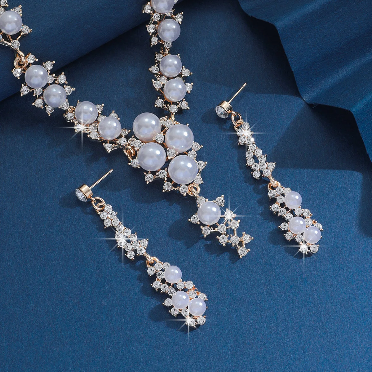 Комплект женских ювелирных изделий из 3 предметов