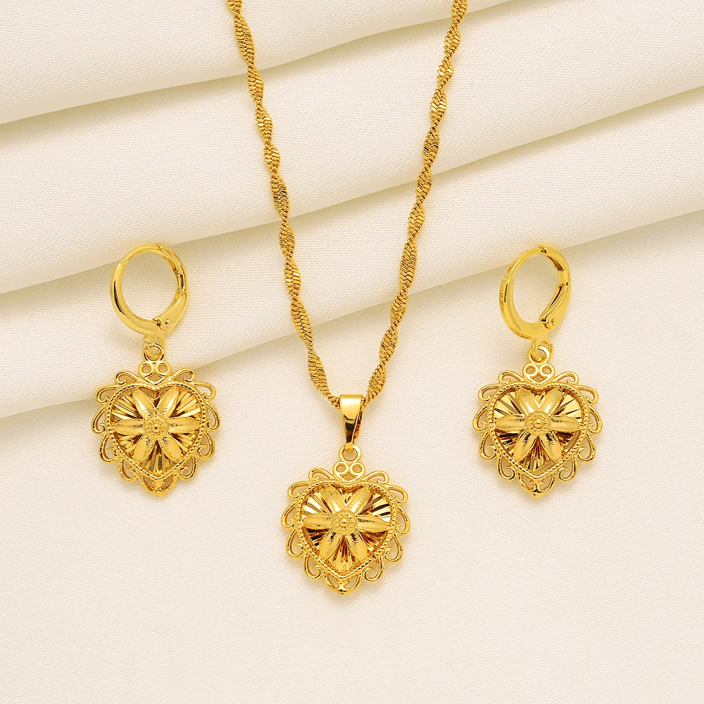 Ожерелье и серьги с подвеской в винтажном стиле