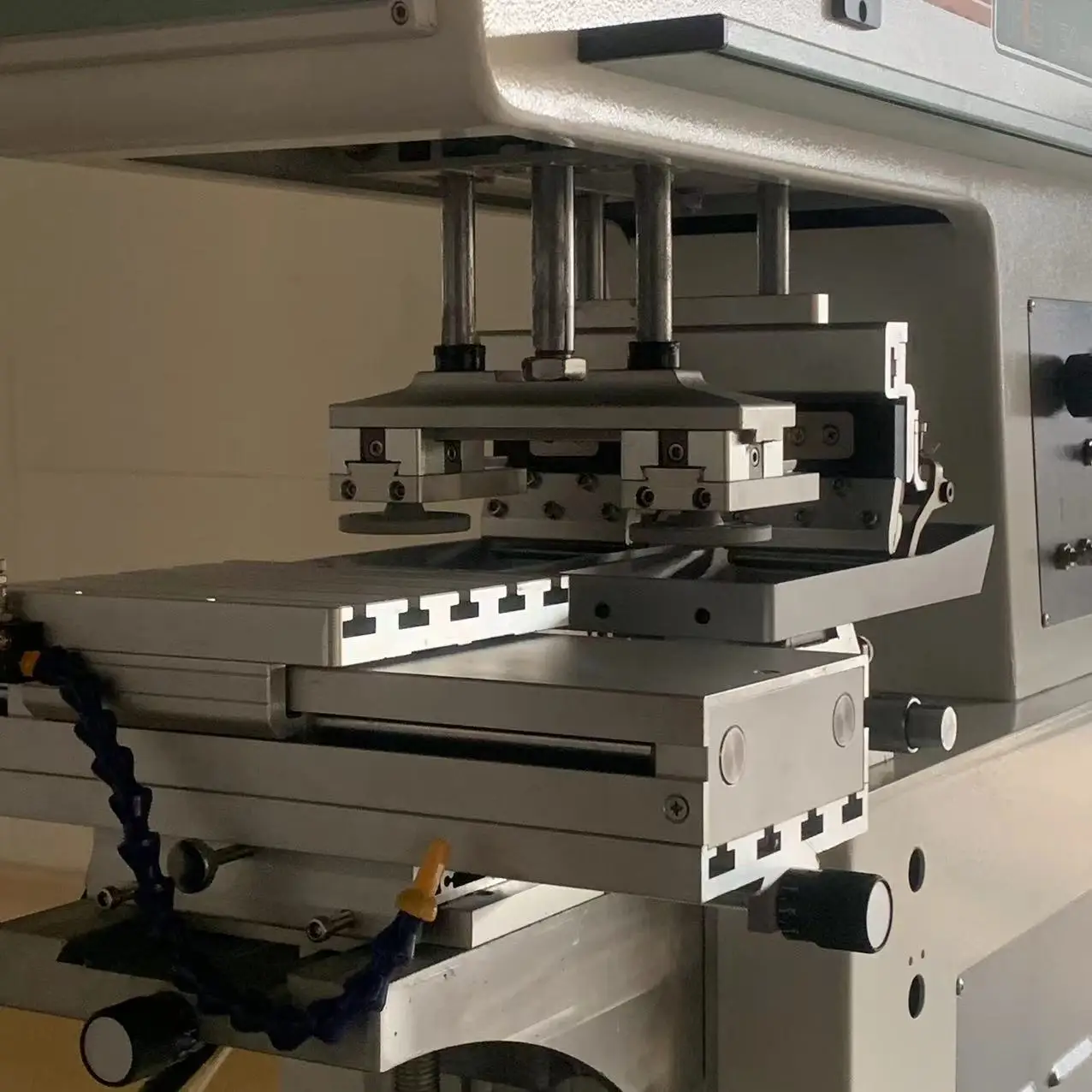 Двухцветный пластиковый циферблат Tampo Pad Printer печатная машина