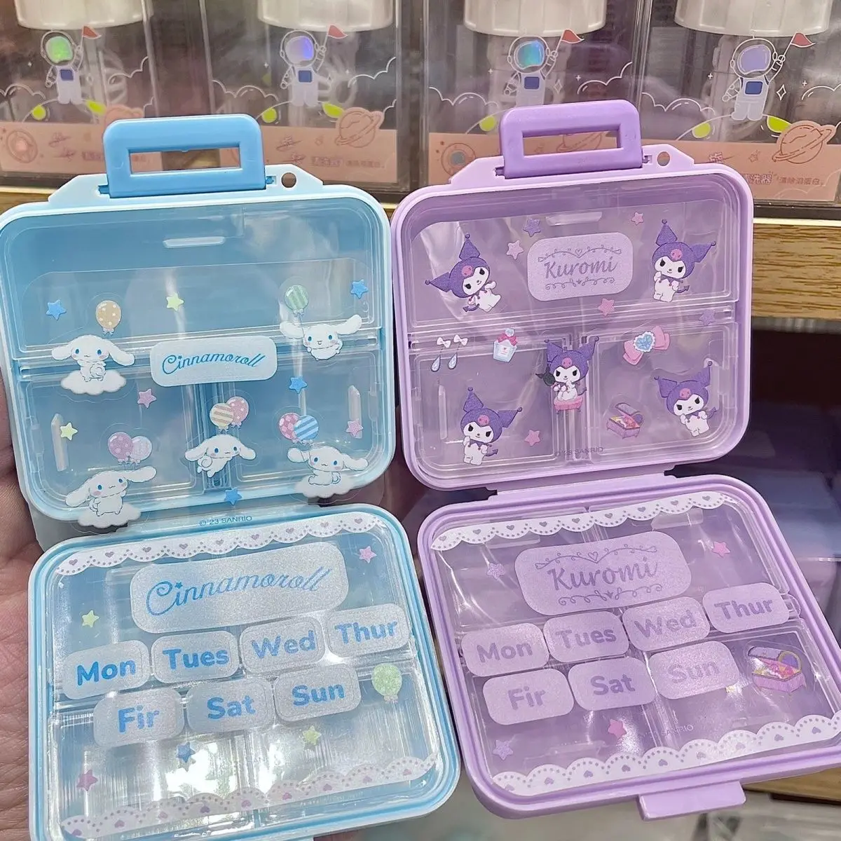 

Милые наклейки Sanrio Diy, коробка для таблеток, аксессуары Cinnamoroll, кавайные аниме коробки-диспенсеры, герметичные влагостойкие Игрушки для девочек, подарок