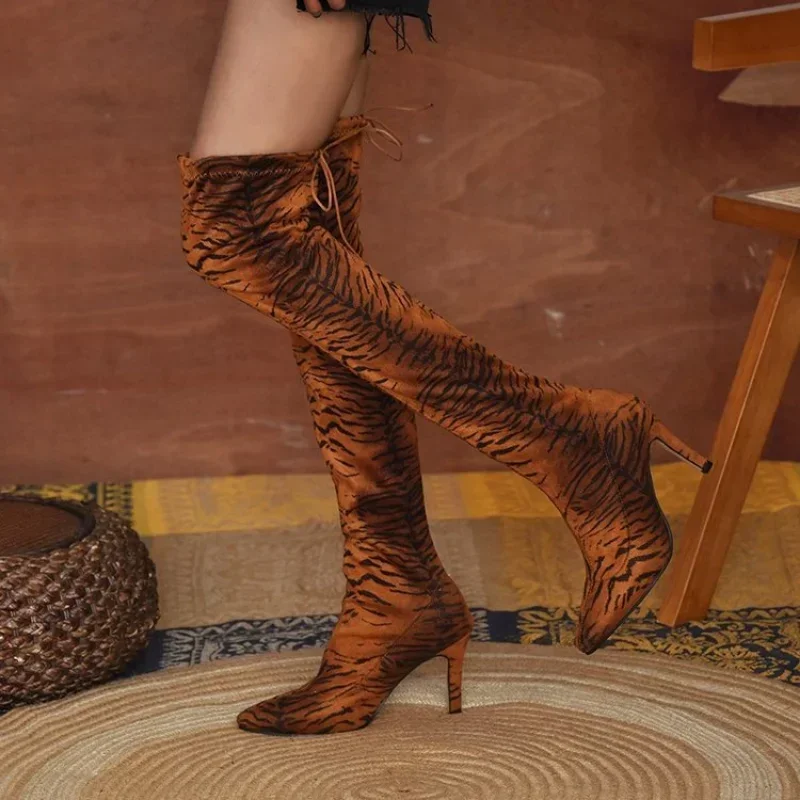 Женские модные сапоги осень-зима леопардовые высокие на каблуке качественные