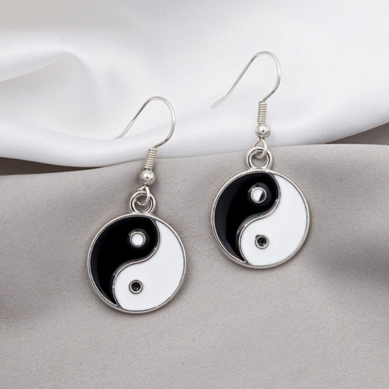 

Creative Yin-yang tai Chi Eight trigram earrings Dark retro hip-hop punk Women Jewelry Accessories Fashion Pendant Gifts