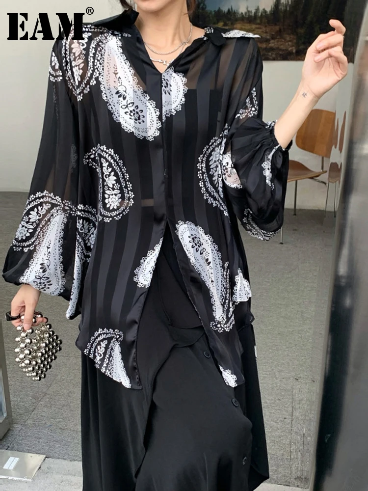 

[EAM] Women Black Printed Big Size Blouse New V-neck Long Lantern Sleeve Loose Fit Shirt Fashion Tide Spring Summer 2022 1DE6667