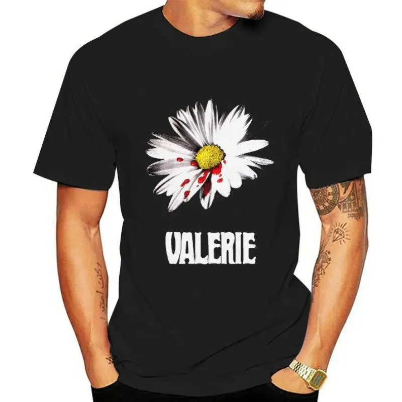 Классическая черная футболка унисекс в стиле фильма Валери и ее неделя чудес