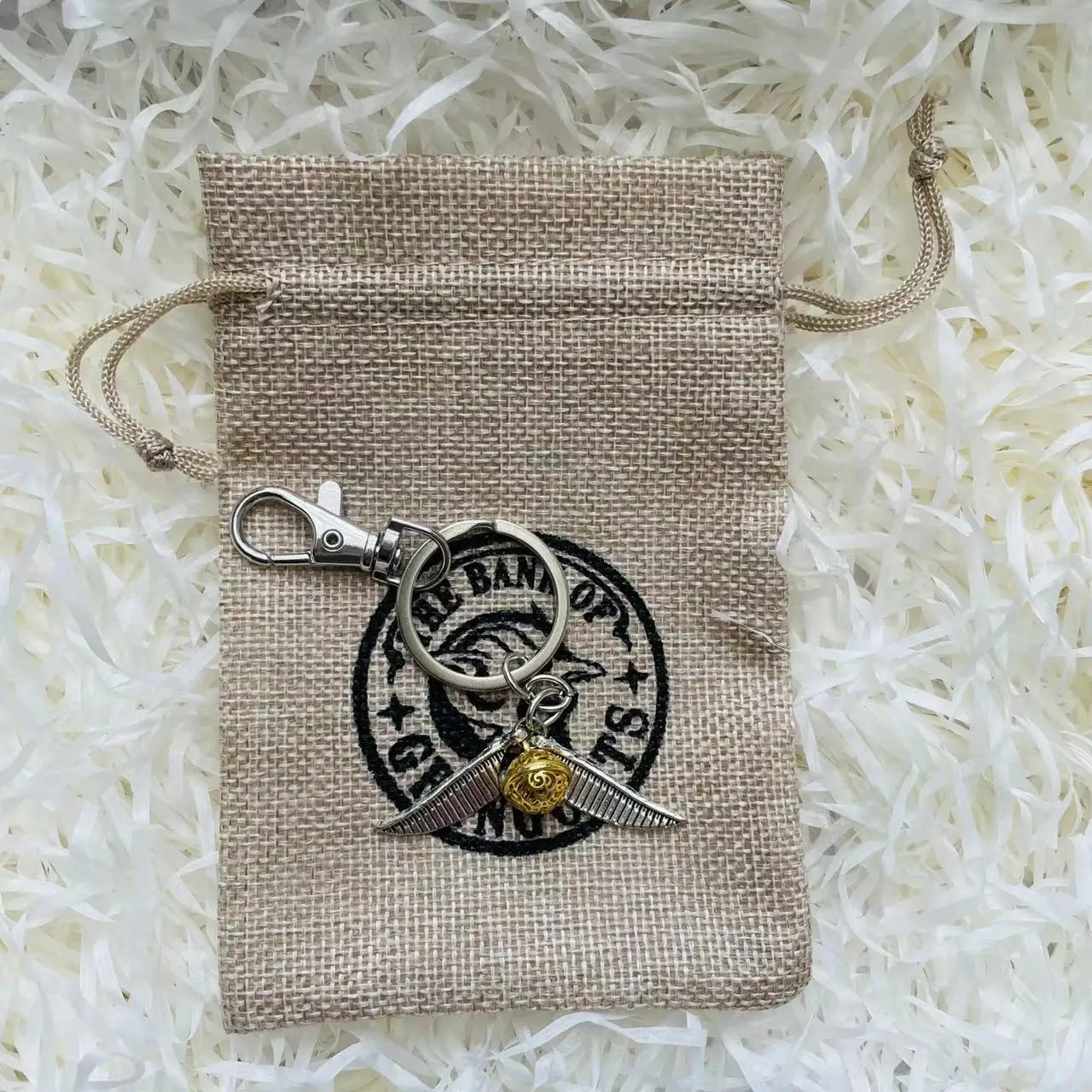 Золотистый полый колокольчик с подвеской в виде крыльев брелок винтажный