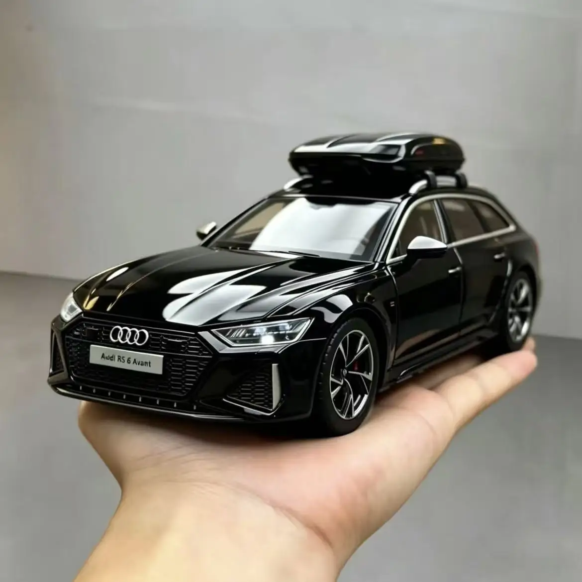 Фото НОВИНКА: Изысканная модель автомобиля RS6 в масштабе 1:24 из литого сплава, с функцией отката, светом и звуком. Роскошный подарок, украшение для бара, коллекционная игрушка. №1
