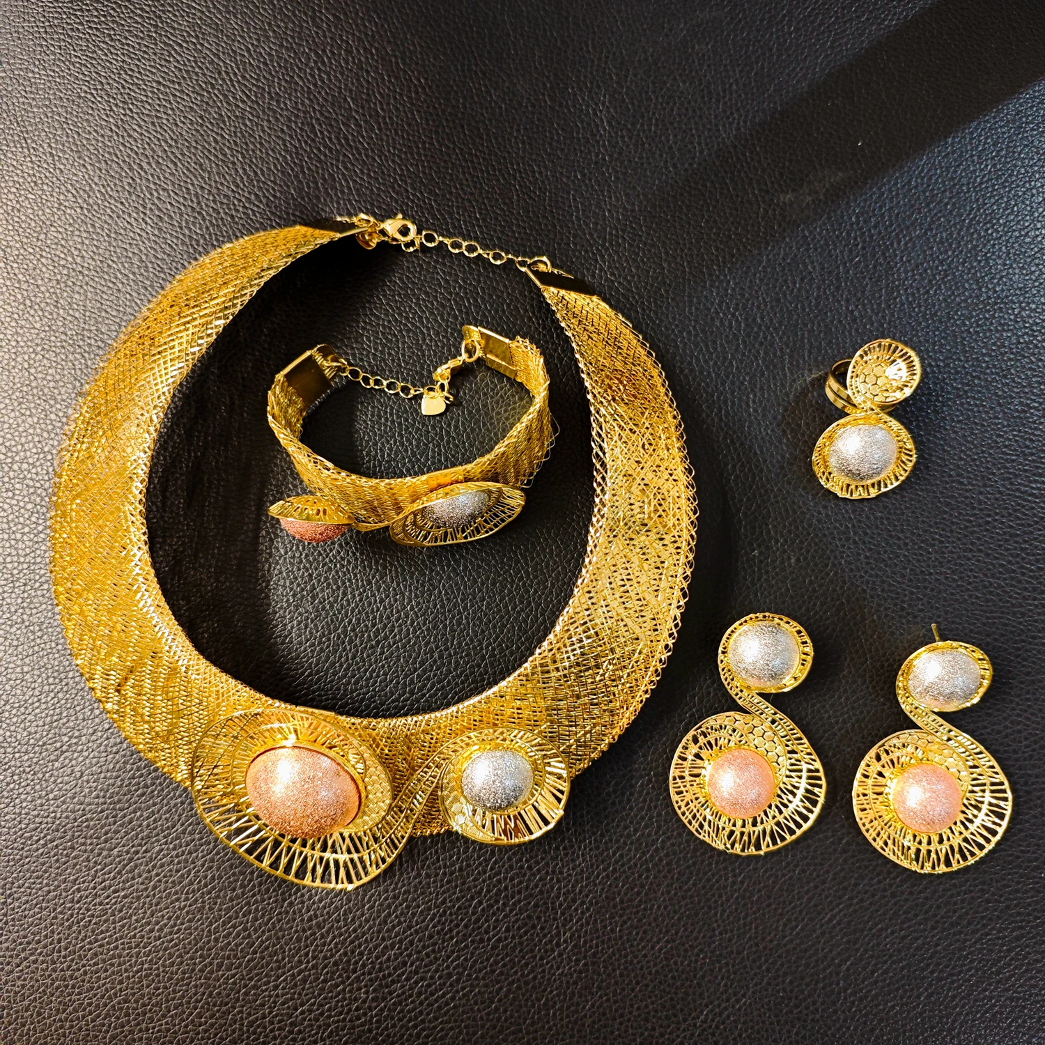 Китайская фабрика Yulaili производит комплекты ювелирных изделий с роскошным и