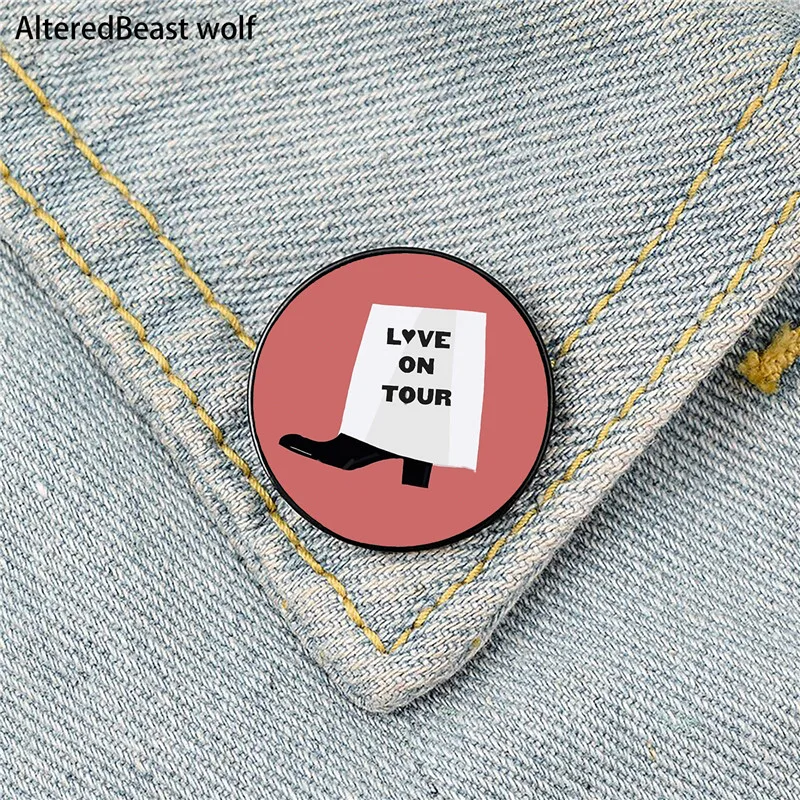 

Love On Tour Printed Pin Custom Funny Brooches Shirt Lapel Bag Cute Badge Cartoon Cute Jewelry Gift for Lover Girl Friends