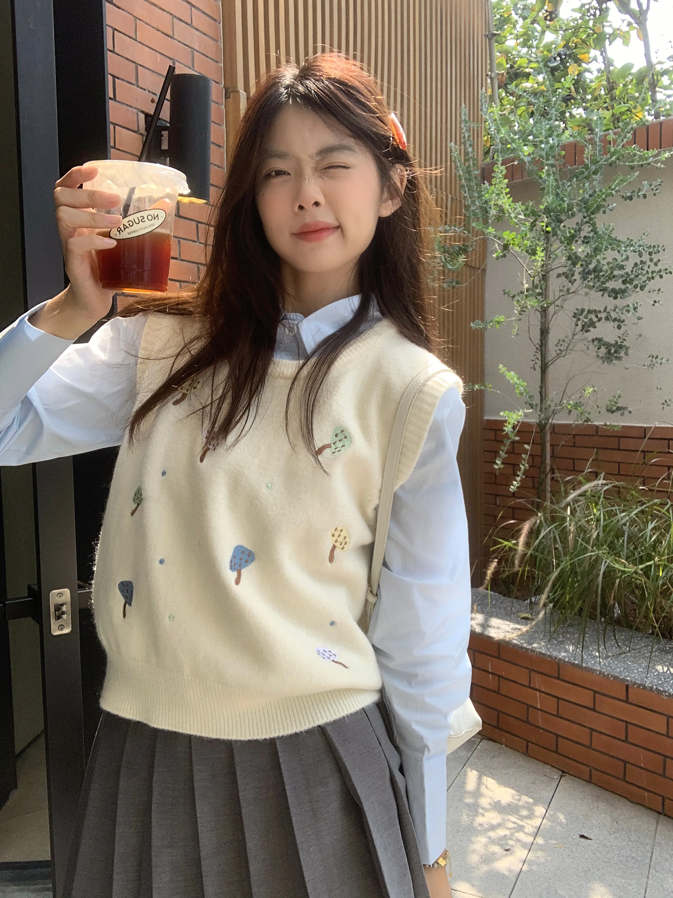 2024 Autumn Women clothes Cute Younger Outer Wear Loose Sleeveless Knit vest Preppy Embroidery Sweater Vest