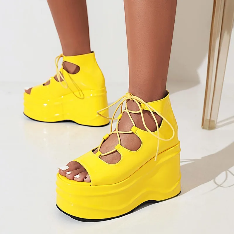 

Женские босоножки на платформе, черные готические сандалии на толстой платформе, с ремешком на щиколотке и открытым носком, на танкетке, раз...