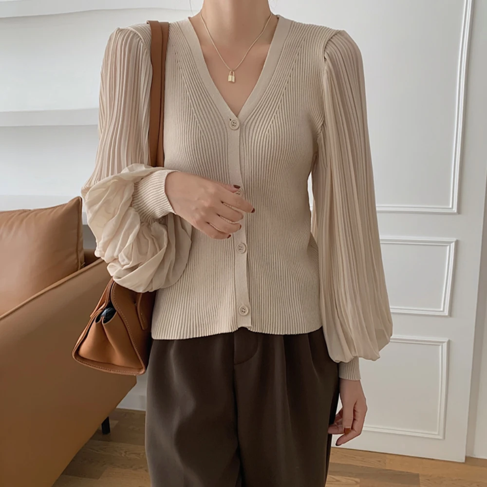 

Кардиган с длинными рукавами-фонариками, V-образным вырезом и пуговицами