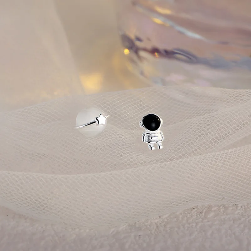 Серьги-гвоздики женские Асимметричные с лунным камнем