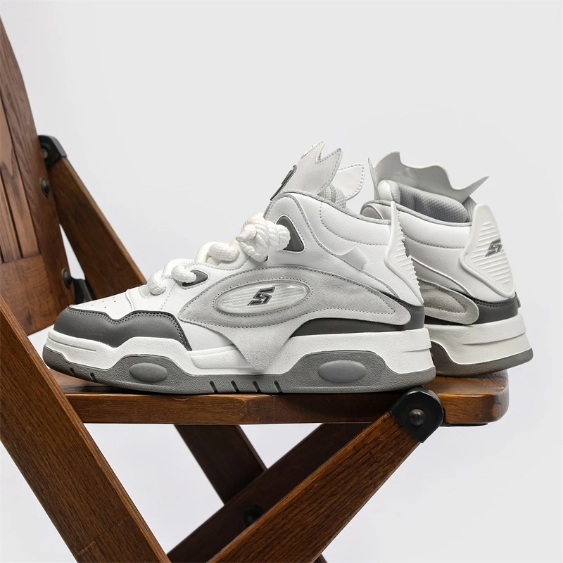 Рисунок 3 - Мужские высокие кроссовки