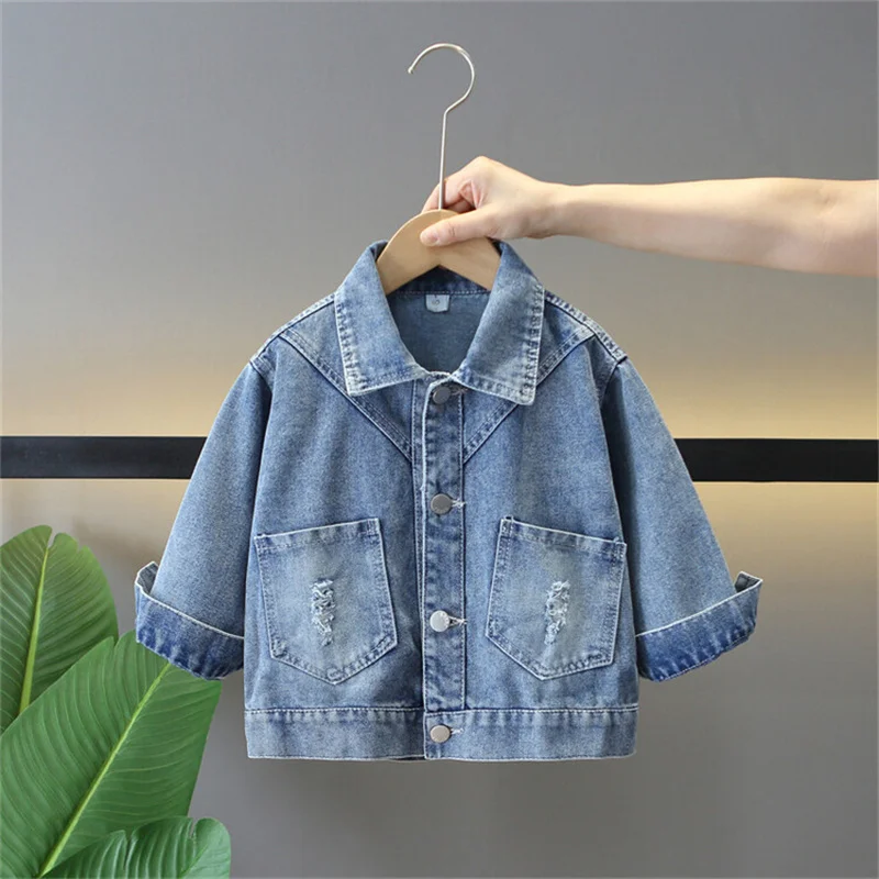 Джинсовая куртка с цветочным принтом для девочек 2-7 лет