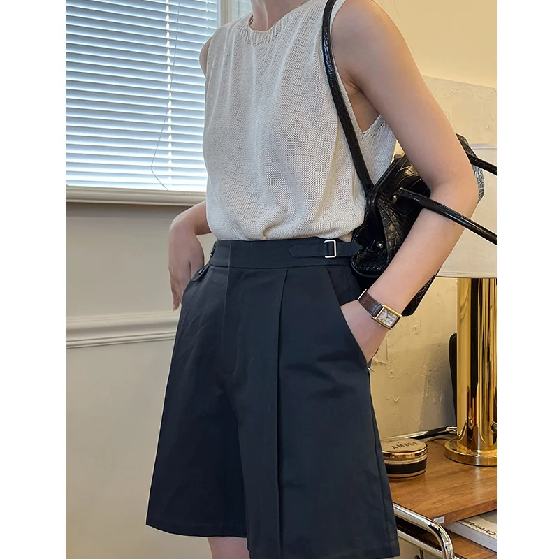 Женский трикотажный жилет с круглым вырезом весна 2022 |