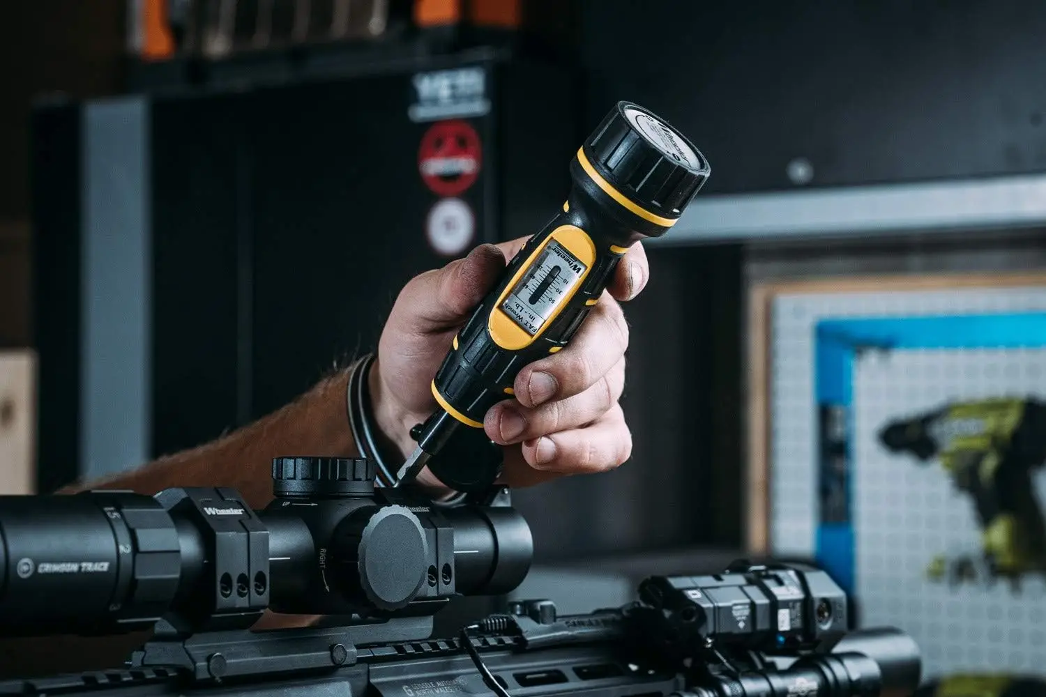 Ручной динамометрический ключ с точкой огнестрельного оружия измерением