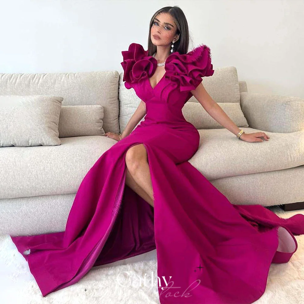 

Женское вечернее платье-трапеция с глубоким V-образным вырезом