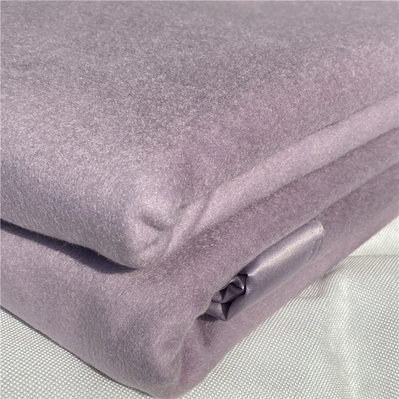 Одеяло однотонное из 100% шелка тутового шелкопряда Размеры 200x230 см