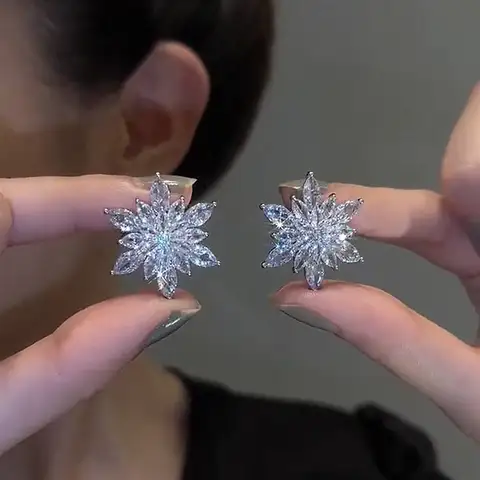 Серьги-гвоздики с цирконом