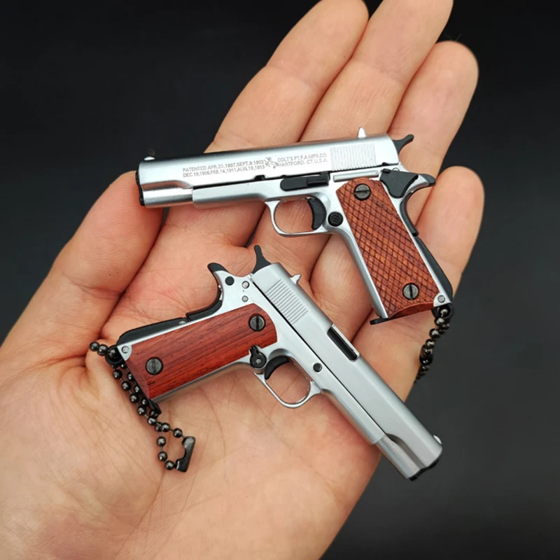 

1/3 1911 Pistol Miniature Solid Wood Handle Matte Gold Plated Mini Fake Gun Model Keychain Pendant Home Decoration Accessories