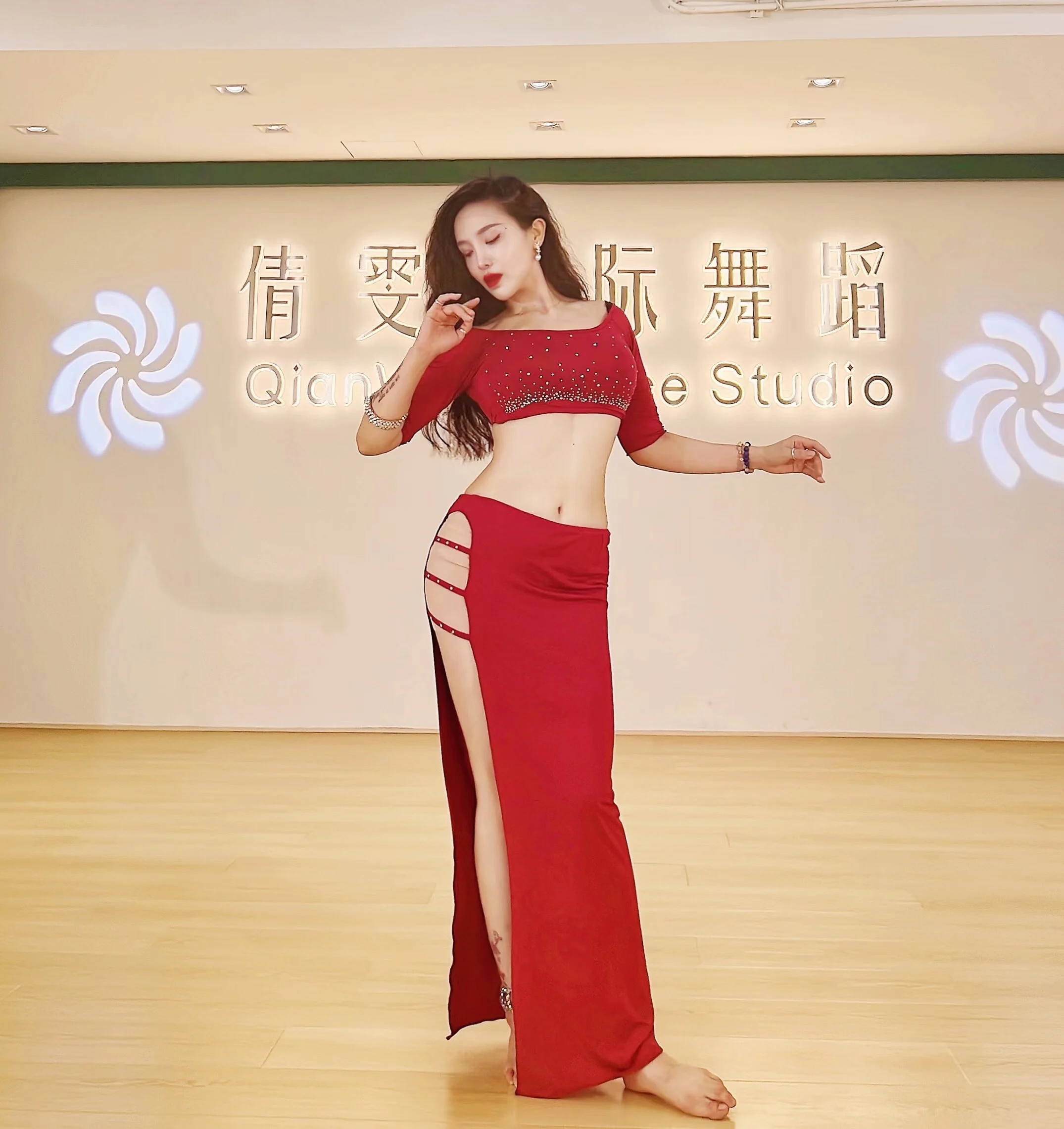 

2022 New Belly Dance Suit long Skirt Sexy belly Dance Beginner group clothes Practice Dancing Exercise Clothes