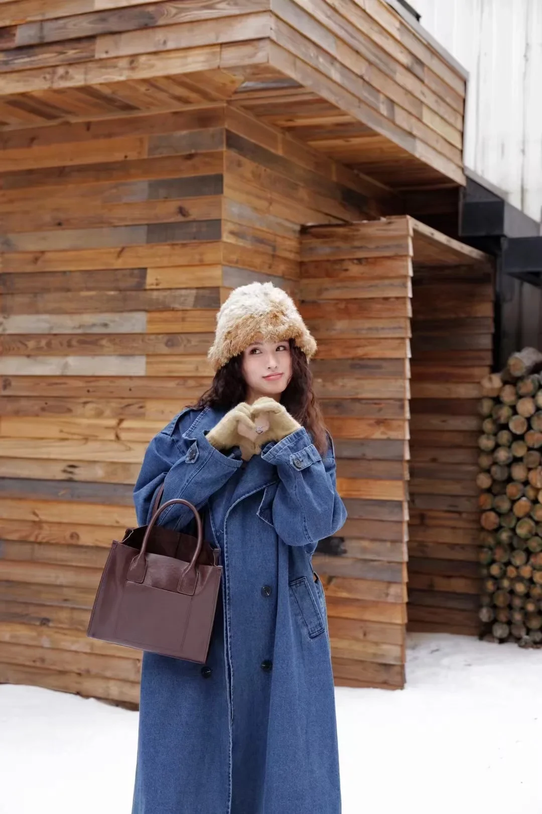 Большая квадратная сумка из воловьей кожи растительного дубления в стиле ретро