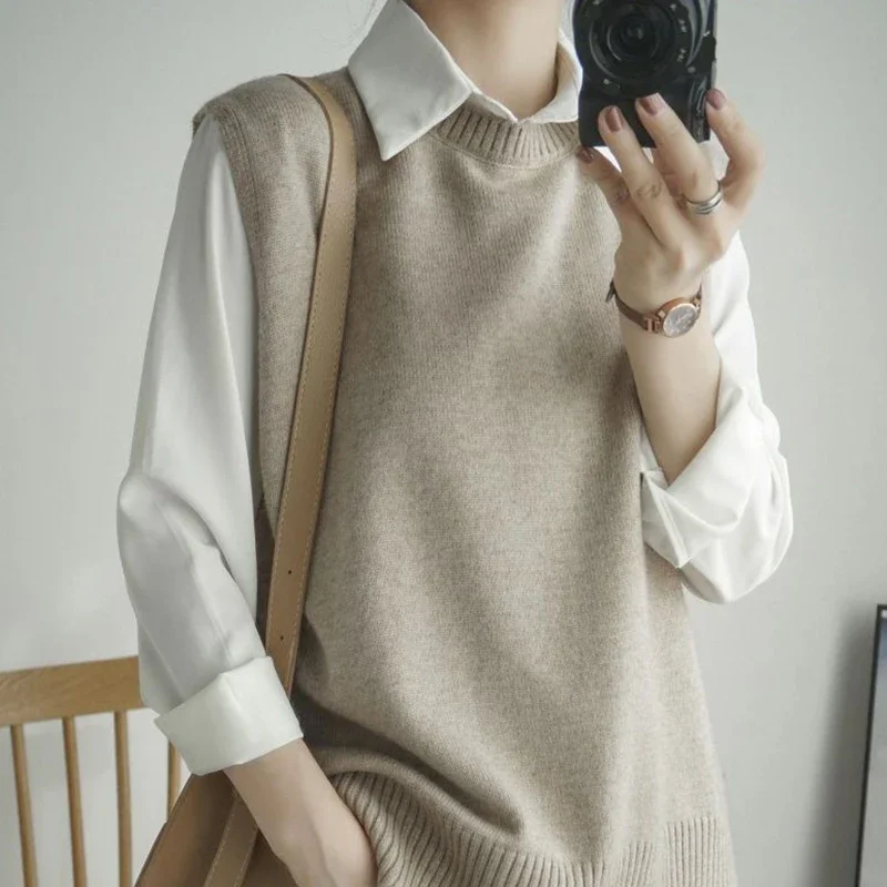 

Свитер женский трикотажный без рукавов с круглым вырезом