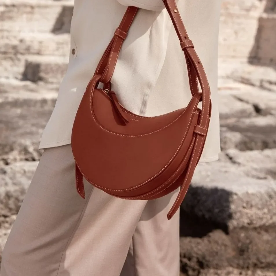 Design Crescent Bag Fashion Texture One-shoulder Underarm Bag Women's Diagonal Cowhide Leather Saddle Bag