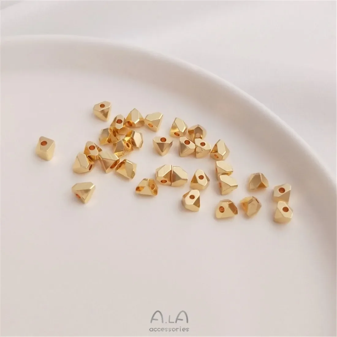 10 шт. 14-каратное золотого цвета многоугольные угловые бусины геометрические