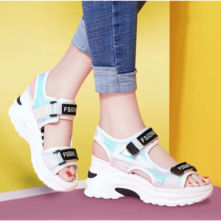 Летняя обувь для женщин на платформе с открытым носком увеличенная женская