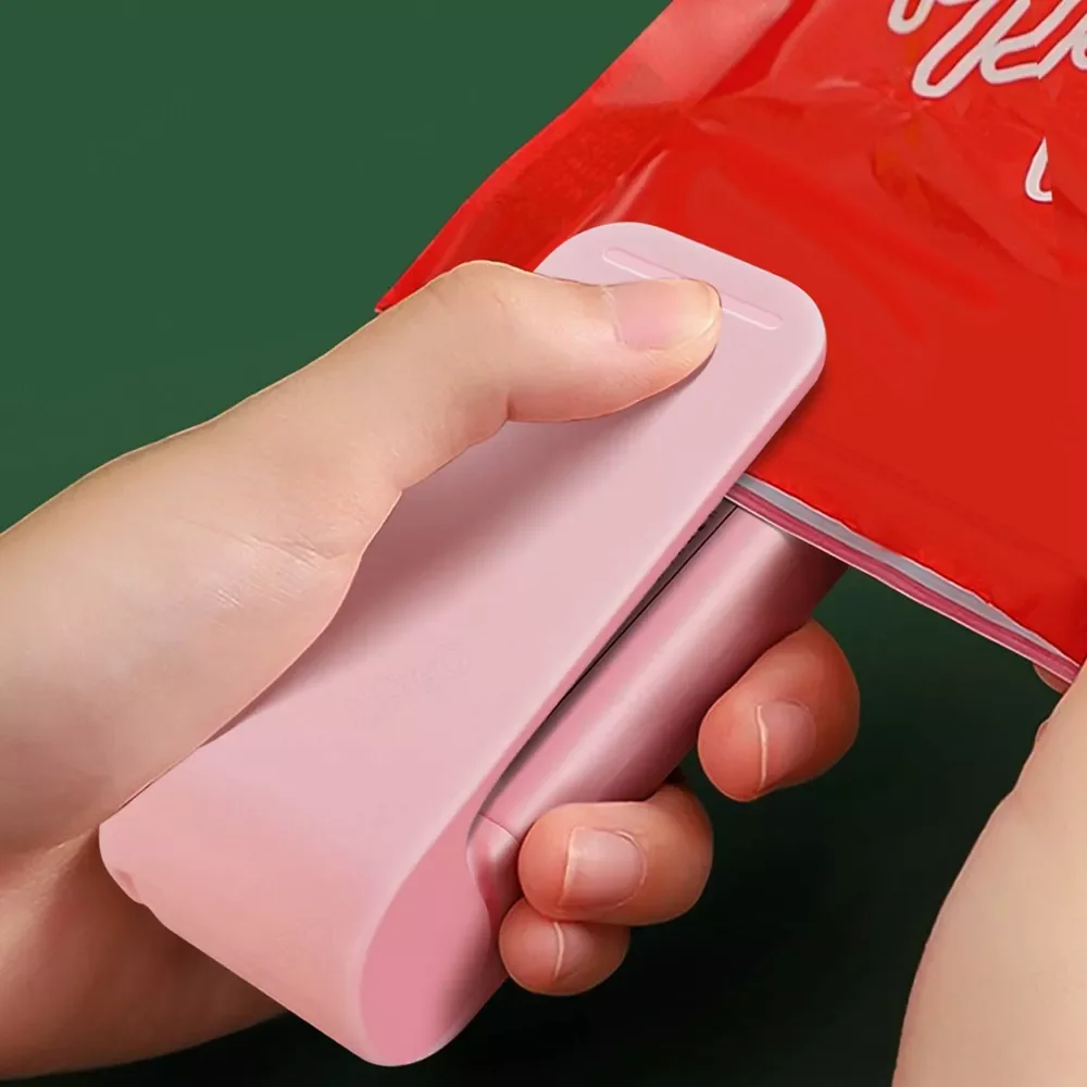 

Plastic Bag Sealer Machine Storage Bag Clip Sealing Machine Portable Sealer Packing Seal for Food Snack Kitchen Gadgets