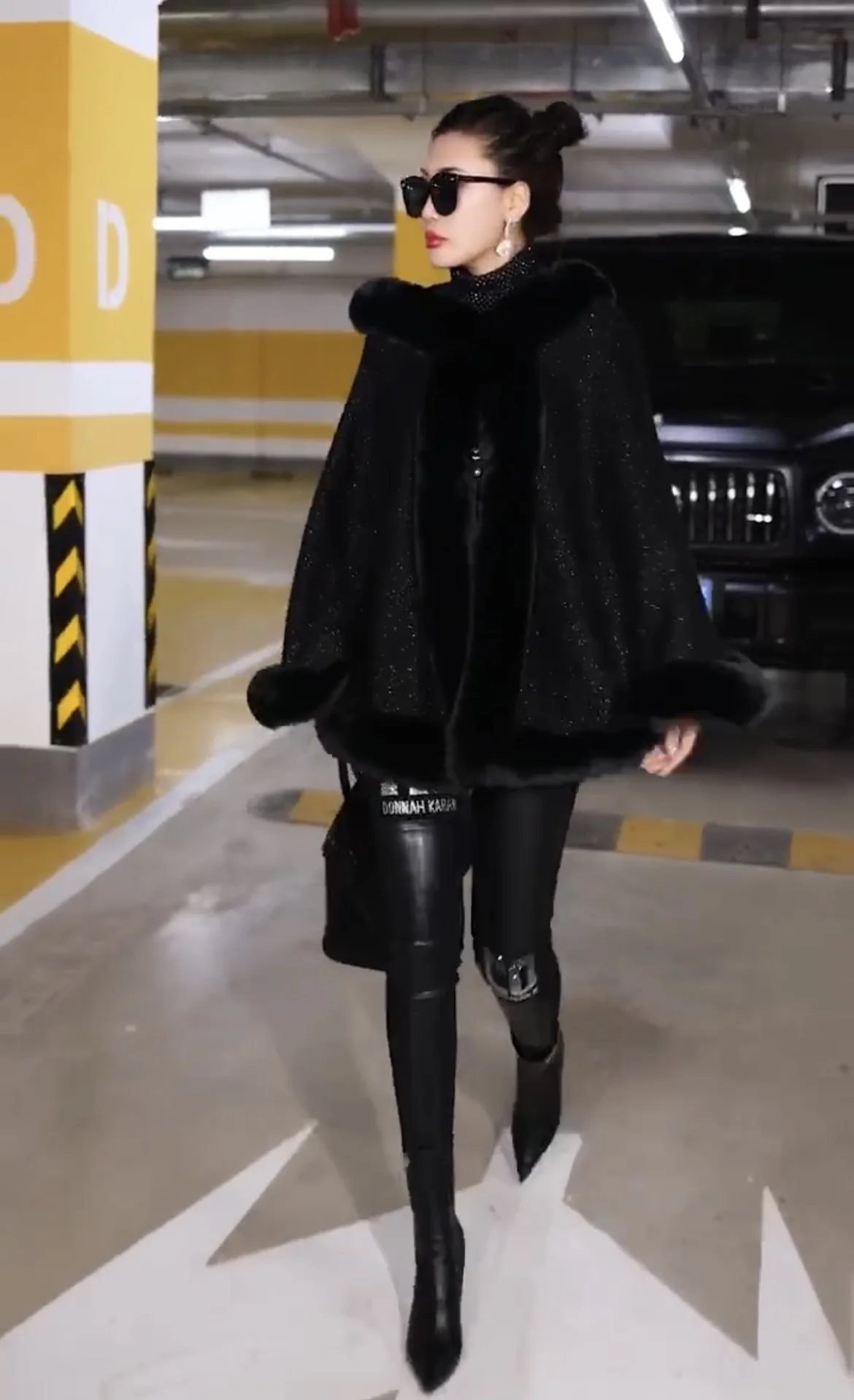 Wool collar hooded semicircle shawl women wear a cape