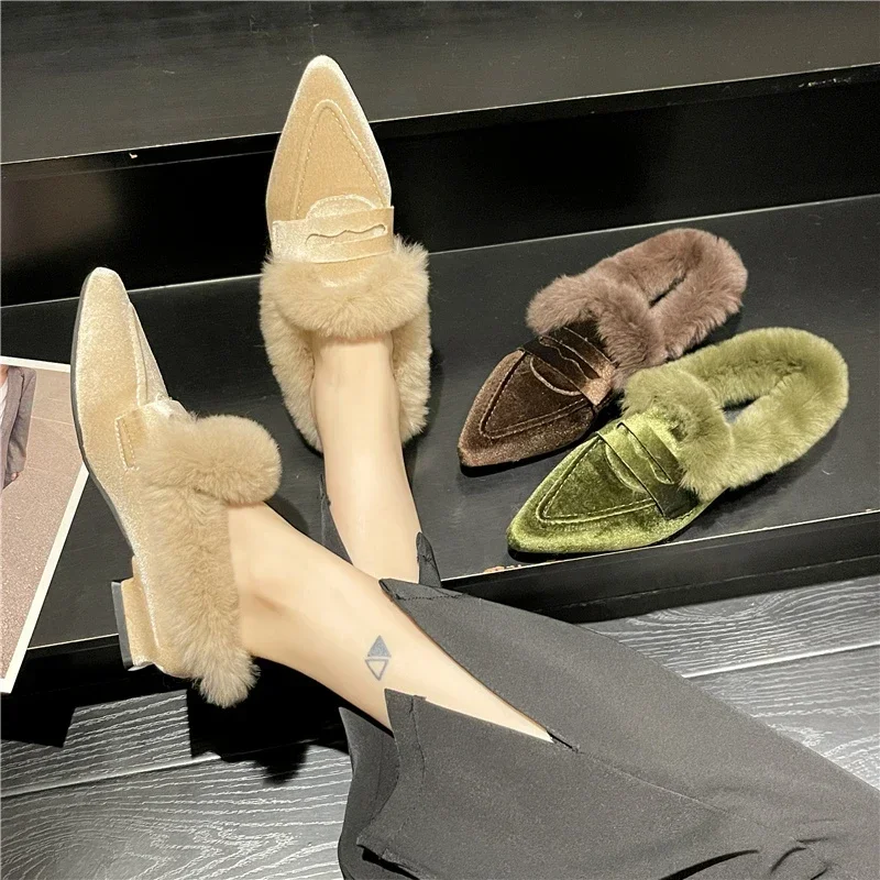 Женские меховые ботинки на плоской подошве хлопковые с острым носком замшевая