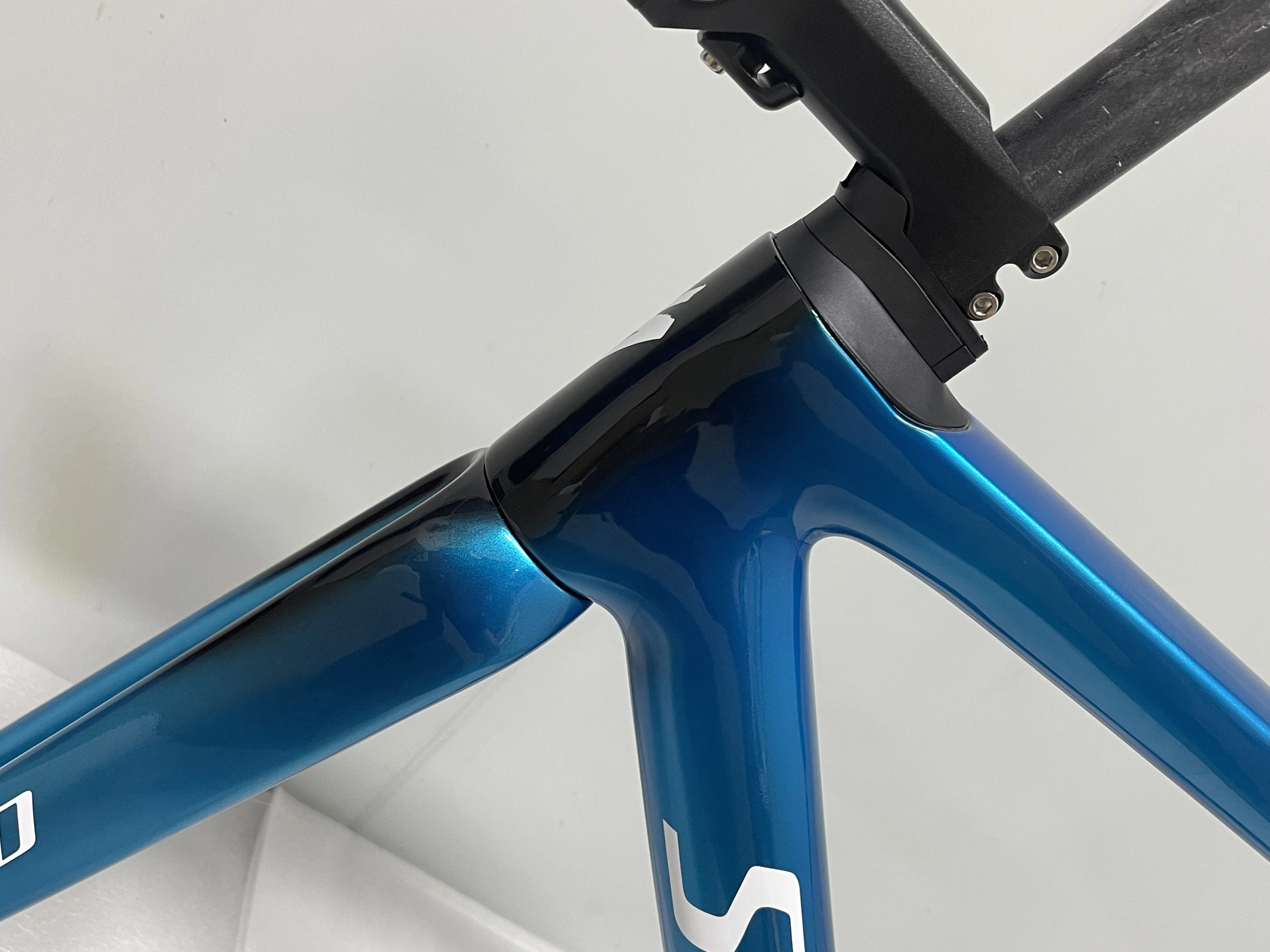 

Top quality full carbon bike frameset T1100 ud gossy blue black sl7 road bike carbon frame disc +stem+handlebar +fork+seatpost