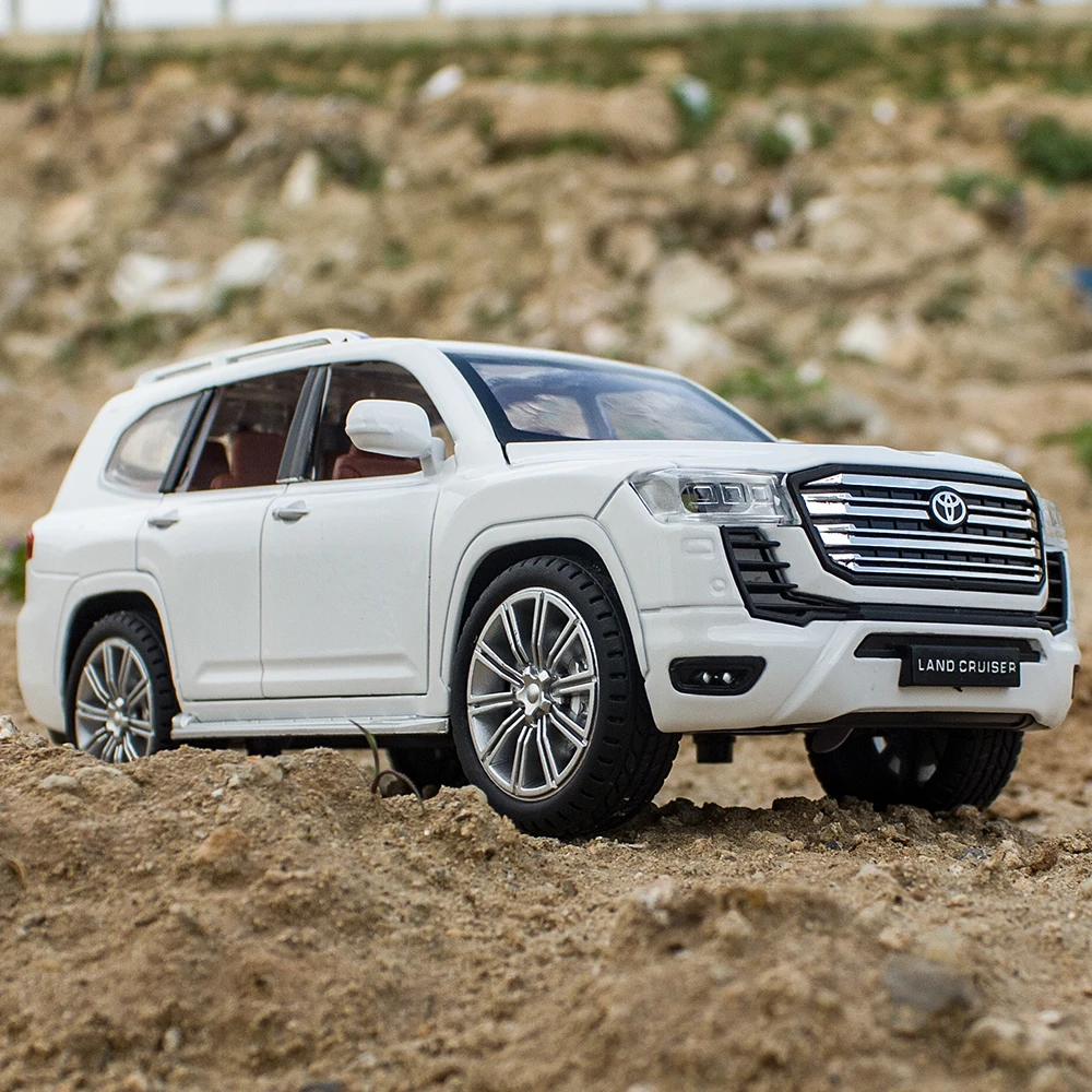 

1:24 Toyota LAND CRUISER LC300 SUV Alloy Car Model Diecast Metal Toy Off-road Vehicle Car Model Simulation Kids Gift A419