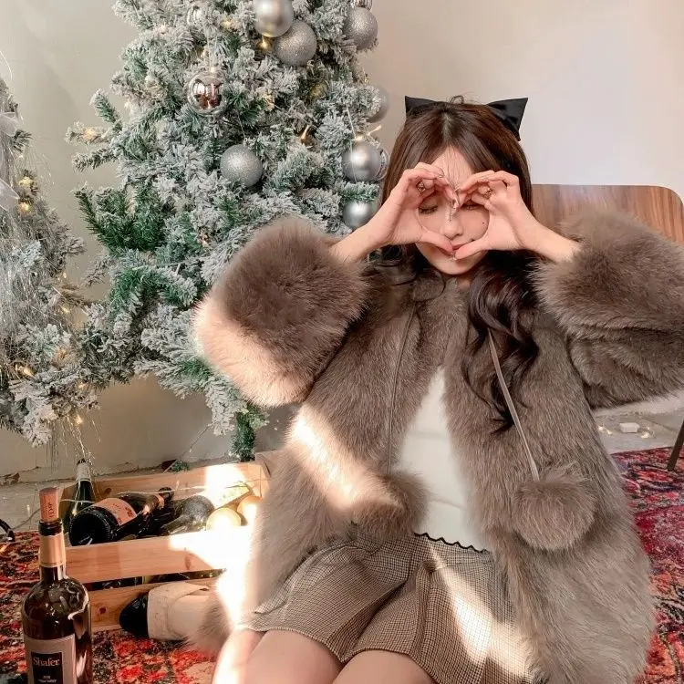 Новое пальто из искусственного лисьего меха и травы. Популярное среди молодых