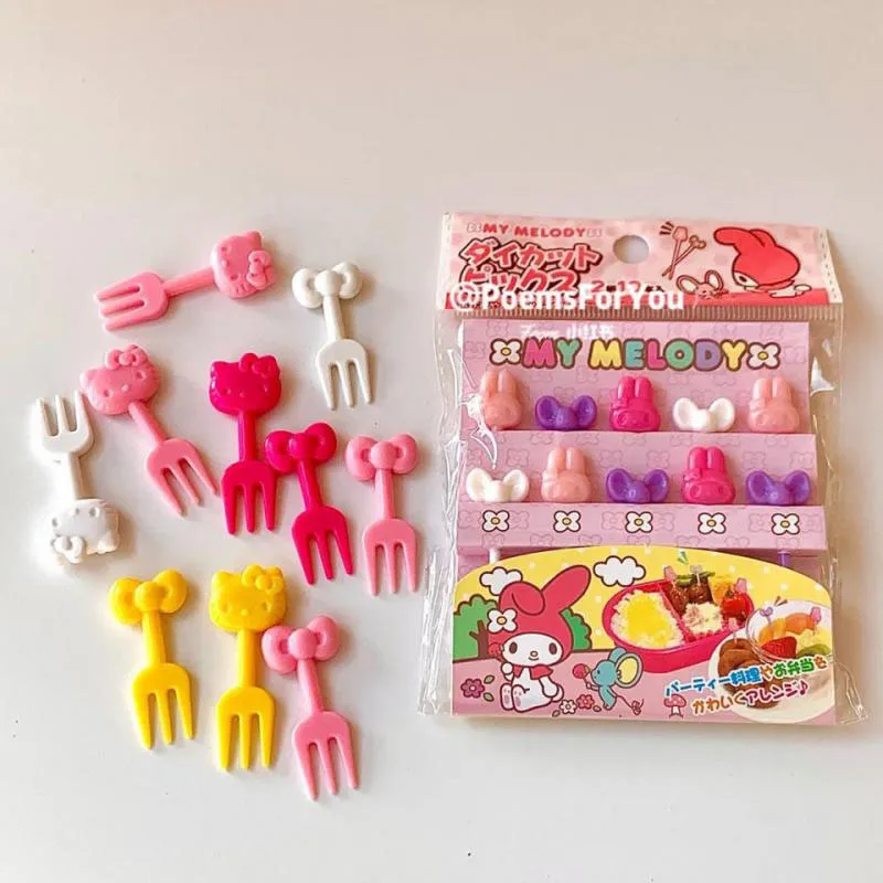 

Kawaii Sanrios Fruit Fork Cute Hellow Kittys Snoopys Cartoon Anime Color Reusable Fruit Fork Plush Toys for Girls Gifts