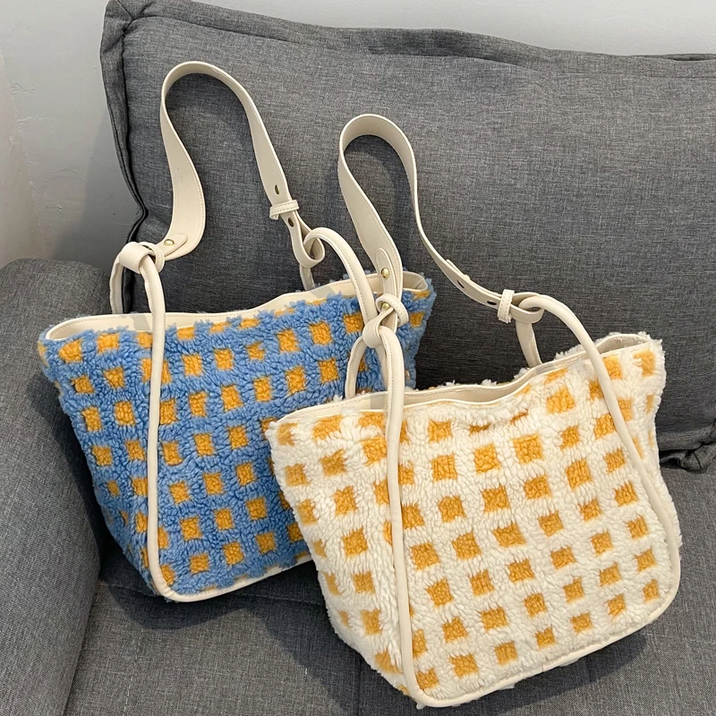 

High Capacity Shoulder Bags For Women Luxury Designer Handbags Plush Crossbody Bag Ladies Messenger Bag Fashion Casual Tote Bag