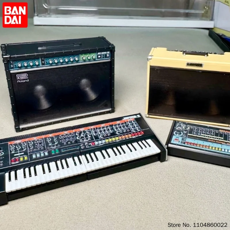 Фото Электрогитарный усилитель Bandai Roland Blues Cube бежевого цвета, портативный, для выступлений на сцене, студийных занятий, для музыкантов, коллекционный. №1