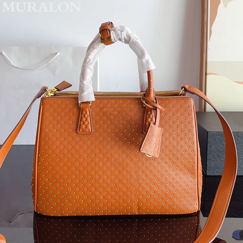 Сумка из воловьей кожи с заклепками универсальная модная блестящая сумка на