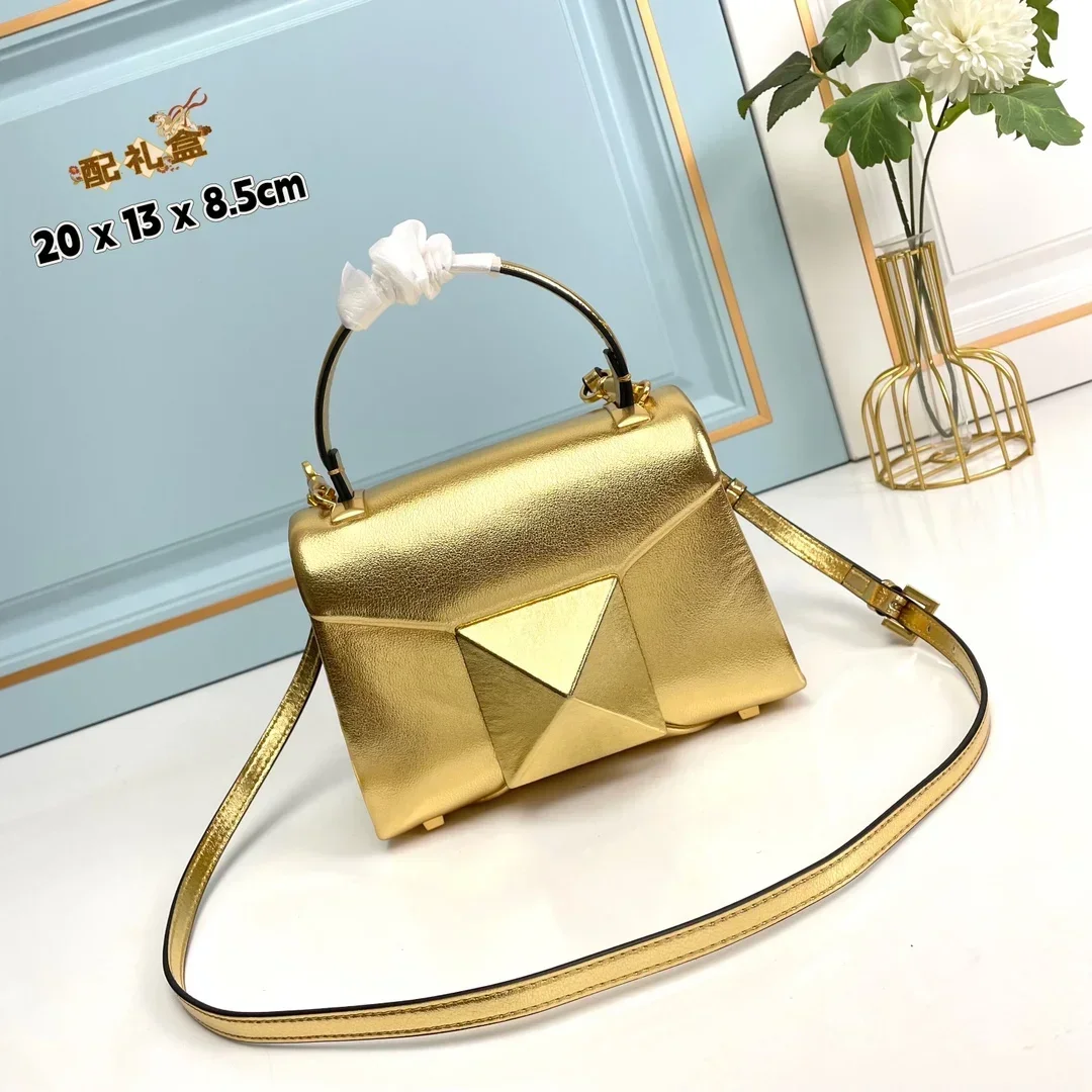 

Classic New Luxury Designer Fashion Sheepskin Handbag 2023 High Quality Rivet Shoulder Bag Flip Messenger Bag Joker Casual