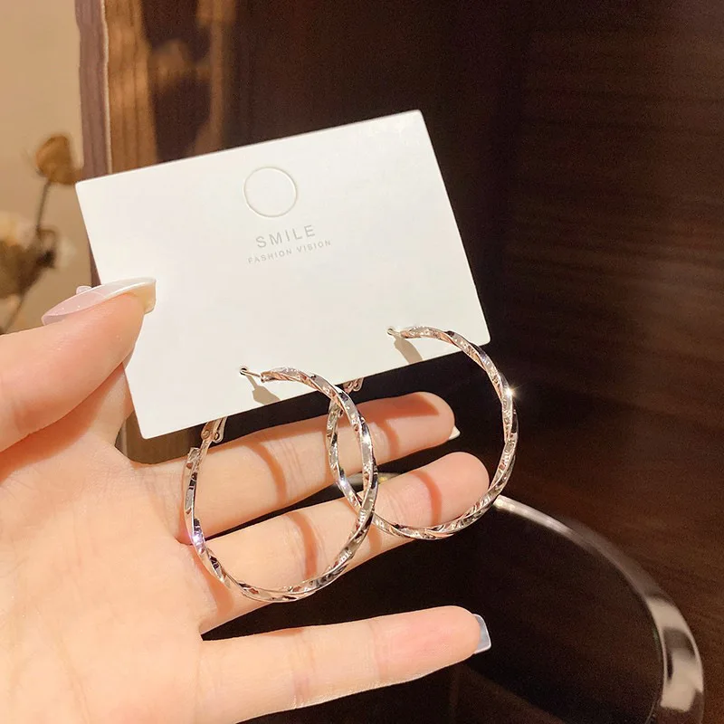 Rock Hiphop Metal C-Shaped Pendant Earrings for Woman Simple Round Heart Star Wave Loop Earrings Jewelry Valentine's Day Gift