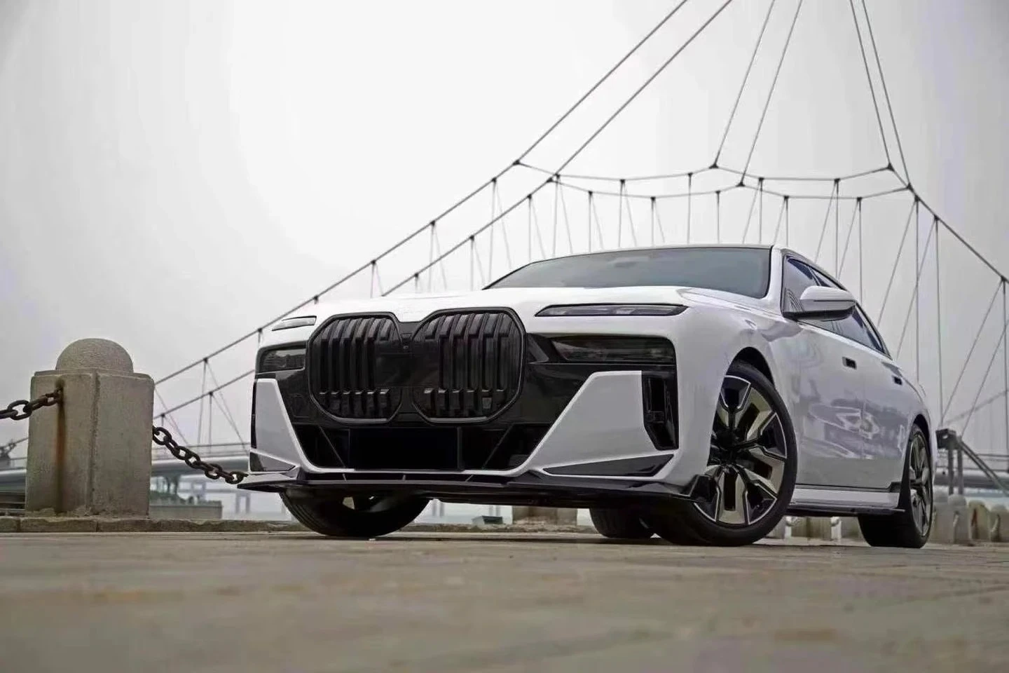 Фото Для BMW 7 серии G70 2023+ STLF: Экономичный обвес из глянцевого черного полипропилена, в стиле M760 Black Knight Aero Kit №5