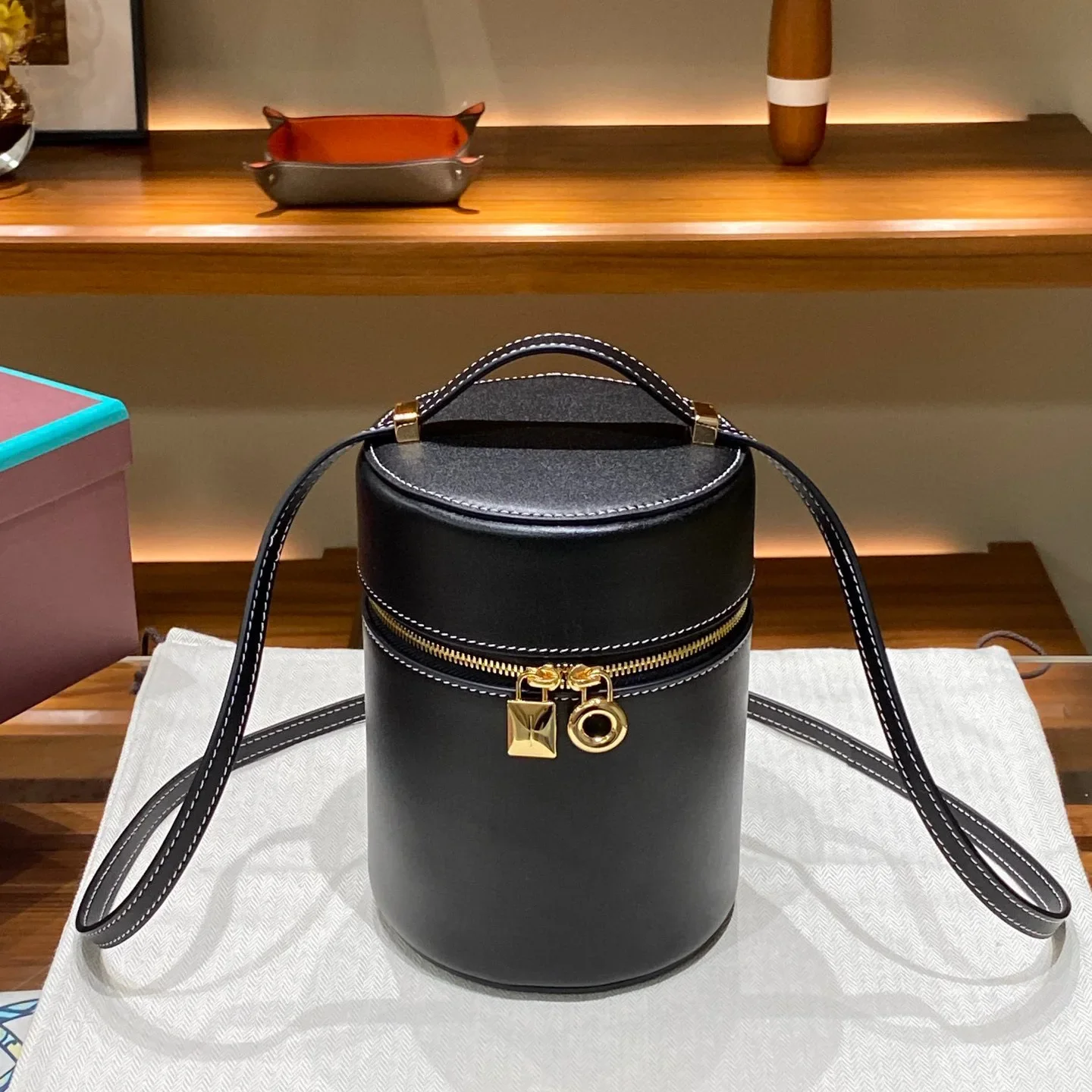 

2023 New Genuine Leather Shoulder Bag Extra Case Designer Retro Small Cylinder Crossbody Bag Fashion Cow Messenger Bucket Bag
