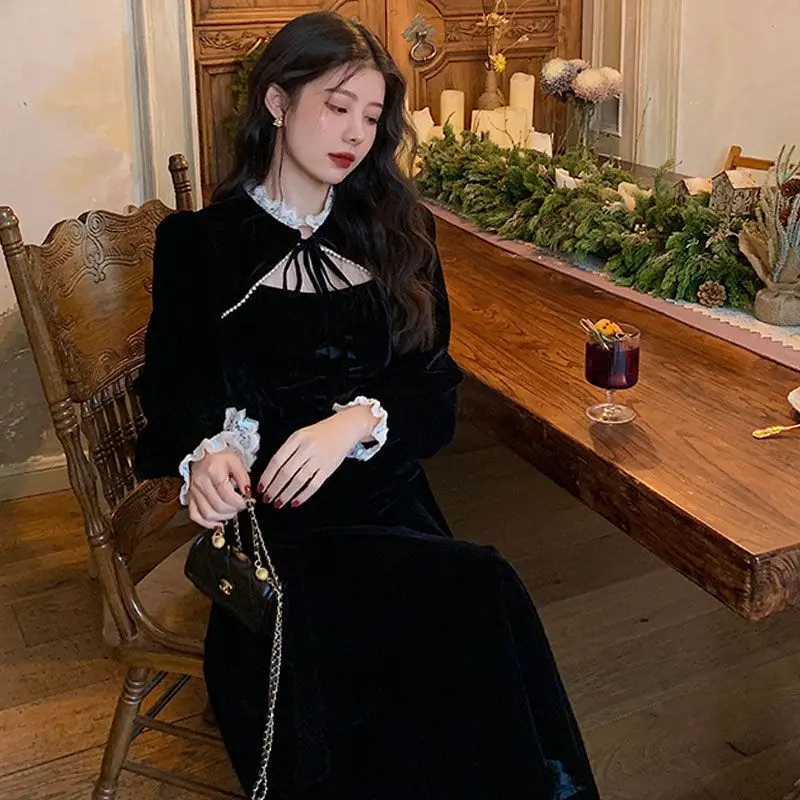 

Women Retro Mid-length Elegant Solid Color O-Neck Long Sleeve Hollow Out Lace A-line Dress Autumn Winter Spliced Vestido T666