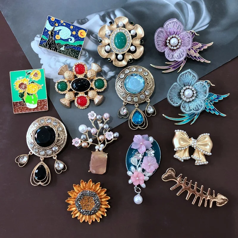 

Medieval Color Oil Painting Brooch Retro Crystal Teardrop-shaped Brooches Flower Embroidery Pin Female Jewelry Male Corsage