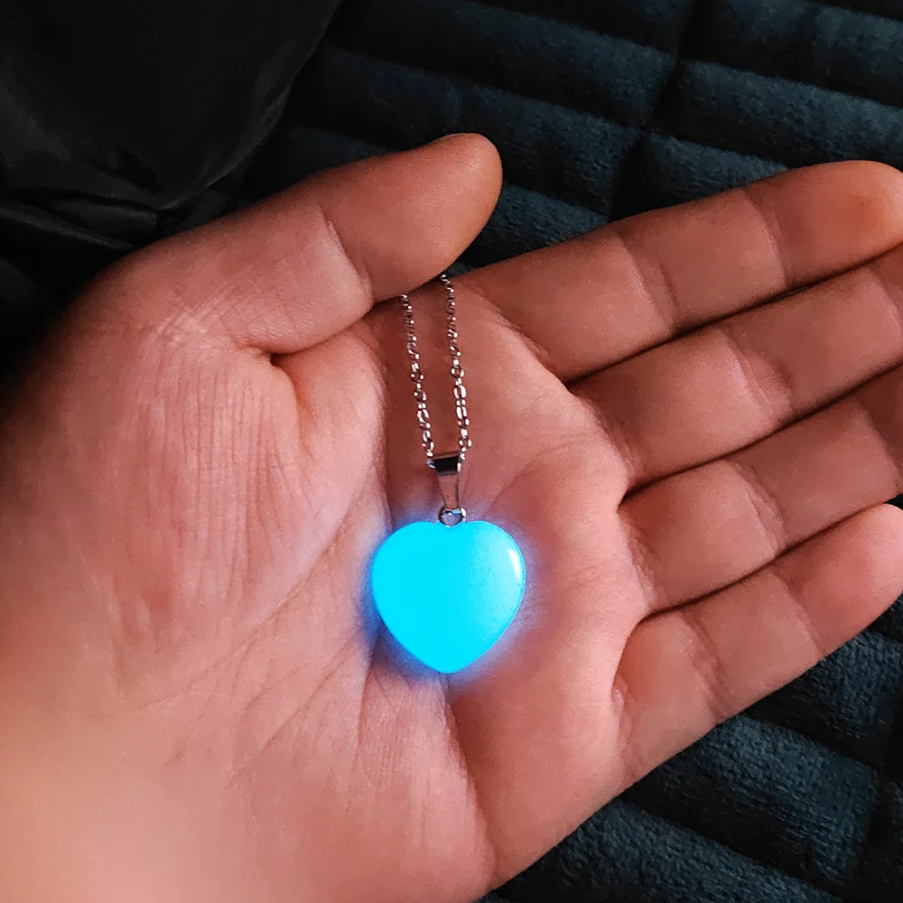 Светящееся светящееся сердце из нержавеющей стали природный камень в темноте