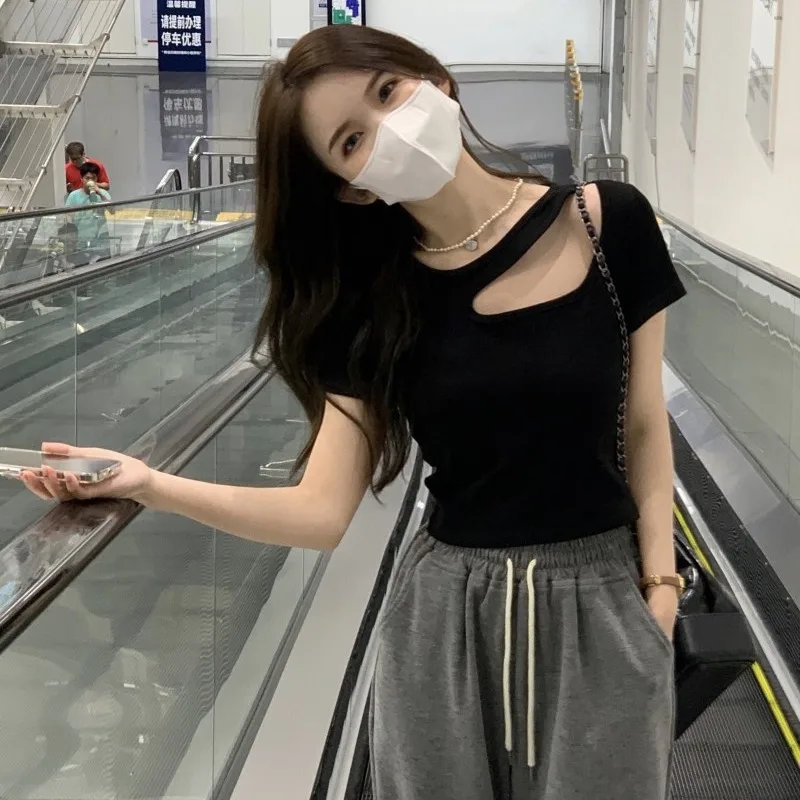 

Новинка лета 2022, однотонная дизайнерская Облегающая рубашка с вырезами и коротким рукавом, футболка с коротким рукавом, Женский Топ