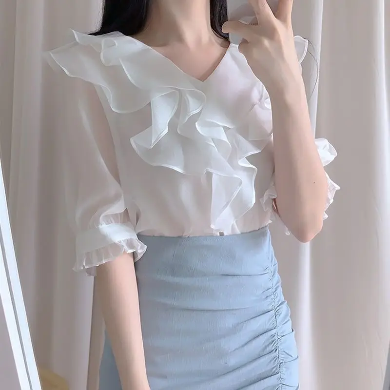 

Блузка женская с V-образным вырезом, элегантная повседневная свободная Милая рубашка с рукавами-лепестками и оборками, лето 2023
