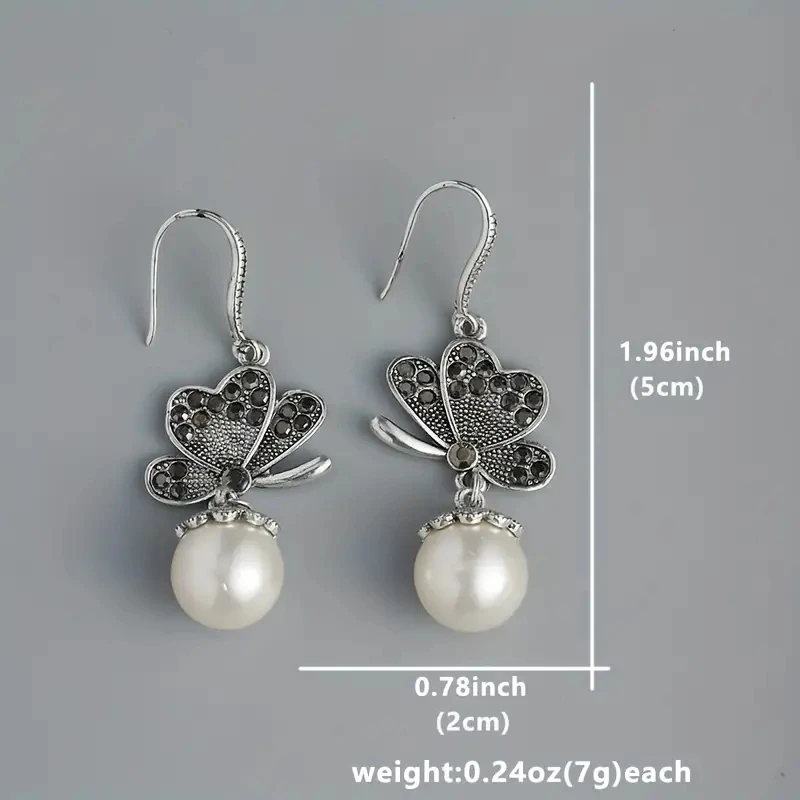 Кулон из искусственного жемчуга